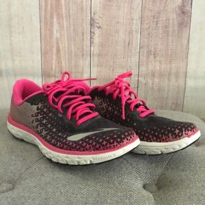 Brooks pure flow 5 sneakers. Size 9